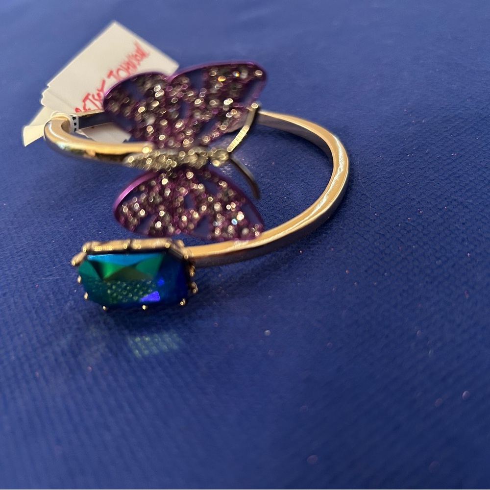NWT Betsey Johnson purple butterfly hinged bangle bracelet